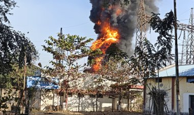 *बड़ी ख़बर : मोपका सब स्टेशन में लगी भीषण आग, फायर ब्रिगेड की गाड़िया मौके पर, शहर के कई इलाके में ब्लैक आउट*