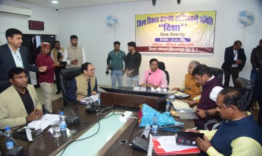 *बैठक में भड़के केंद्रीय राज्य मंत्री तोखन साहू, कहा सरकारी योजनाओं में किसी भी तरह की गड़बड़ी और लापरवाही बर्दास्त नहीं! स्मार्ट सिटी परियोजना की धीमी गति पर विधायकों का फूटा गुस्सा, दिशा की बैठक में केंद्रीय  योजनाओं की गहन समीक्षा, केंद्रीय राज्यमंत्री की अध्यक्षता में दिशा की बैठक संपन्न* 