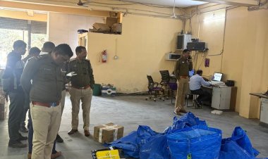 *ई-कॉमर्स गोदामों पर पुलिस की दबिश : ऑनलाइन शॉपिंग के माध्यम से आने वाले कई  धारदार चाकू जप्त, अमेजन–फ्लिपकार्ट समेत कई कंपनियों के  गोदामों में पुलिस टीमों ने पहुंच कर की जांच*