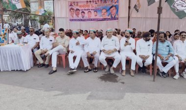 *धान खरीदी की तारीख बढ़ाने कांग्रेस का प्रदेश भर में चक्काजाम : मनरेगा बचाओ संग्राम के तहत प्रदेश के सभी ब्लॉकों में धरना प्रदर्शन*