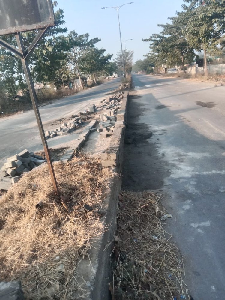 लोक संपत्ती को नुकसान पहुचाने वाले अज्ञात व्यक्ति के विरूद्ध दर्ज की गई एफआईआर