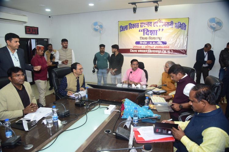 *बैठक में भड़के केंद्रीय राज्य मंत्री तोखन साहू, कहा सरकारी योजनाओं में किसी भी तरह की गड़बड़ी और लापरवाही बर्दास्त नहीं! स्मार्ट सिटी परियोजना की धीमी गति पर विधायकों का फूटा गुस्सा, दिशा की बैठक में केंद्रीय  योजनाओं की गहन समीक्षा, केंद्रीय राज्यमंत्री की अध्यक्षता में दिशा की बैठक संपन्न* 