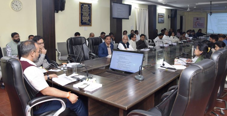 *राजस्व प्रकरणों की लेट लतीफी पर भड़के कलेक्टर : एसडीएम,और तहसीलदार को नोटिस जारी,एक सप्ताह में मामले का निराकरण करने दिए निर्देश*