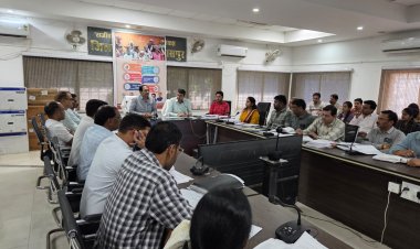 *कलेक्टर ने  की प्रधानमंत्री आवास योजना की गहन समीक्षा*