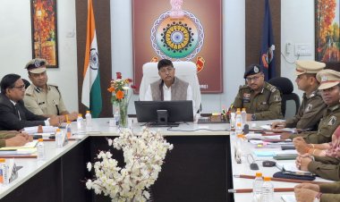 *डीजीपी अरुण देव गौतम ने ली बिलासपुर जिले के पुलिस अधिकारियों की बैठक, जिले के सभी राजपत्रिक अधिकारी रहे उपस्थित*