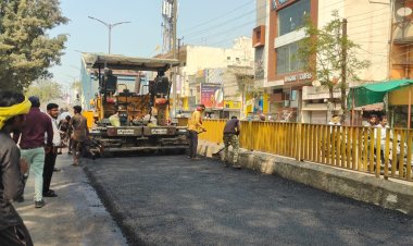 *नेहरू चौक से दर्रीघाट तक 30 करोड़ की लागत से सड़क उन्नयन कार्य प्रारंभ, लालखदान से मस्तूरी तक बनेगी फोरलेन सड़क*