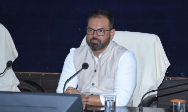 *बिजली चोरी और हुकिंग करने वालों के विरुद्ध होगी सख्त कार्रवाई: कलेक्टर*   *बिजली बिल की बचत के लिए सोलर पैनल लगाने की अपील