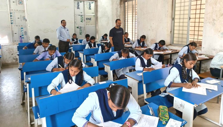 छत्तीसगढ़ माध्यमिक शिक्षा मंडल हाईस्कूल परीक्षा शुरू: 10,673 परीक्षार्थी शामिल, कलेक्टर ने किया औचक निरीक्षण