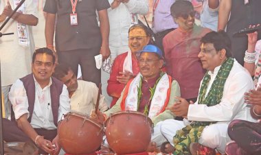 *रायपुर प्रेस क्लब के होली मिलन समारोह में शामिल हुए मुख्यमंत्री विष्णुदेव साय* : कहा होली सद्भाव, अपनत्व और गिले-शिकवे भुलाने का पर्व है 