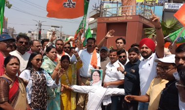 *भाजपा अनुसूचित जनजाति मोर्चा ने फूंका पश्चिम बंगाल की मुख्यमंत्री ममता बनर्जी का पुतला*