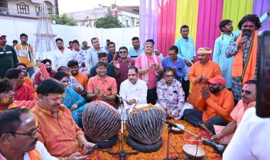 *होली मिलन समारोह में शामिल हुए नगर विधायक अमर अग्रवाल*