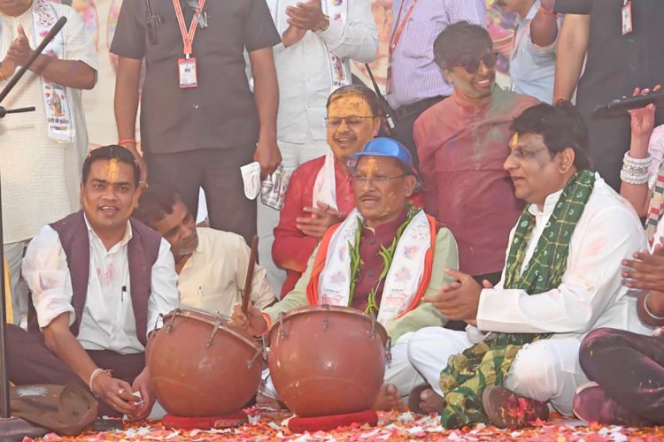 *रायपुर प्रेस क्लब के होली मिलन समारोह में शामिल हुए मुख्यमंत्री विष्णुदेव साय* : कहा होली सद्भाव, अपनत्व और गिले-शिकवे भुलाने का पर्व है 