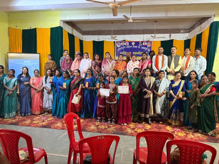 अंतर्राष्ट्रीय महिला दिवस पर पथरिया में सम्मेलन आयोजित, आंगनबाड़ी कार्यकर्ता व बालिकाएं सम्मानित