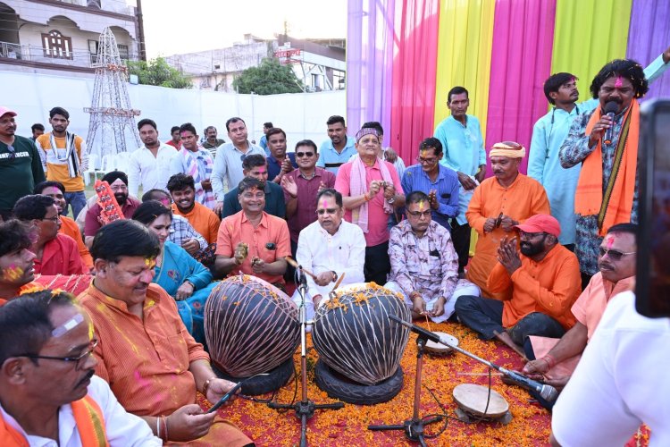 *होली मिलन समारोह में शामिल हुए नगर विधायक अमर अग्रवाल*