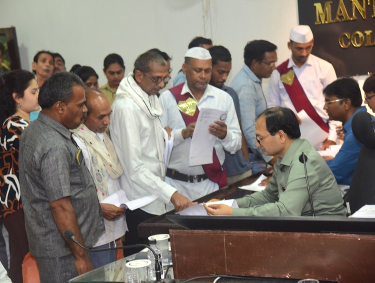 *जन दर्शन में कलेक्टर ने सुनी आम नागरिकों की समस्याएं*