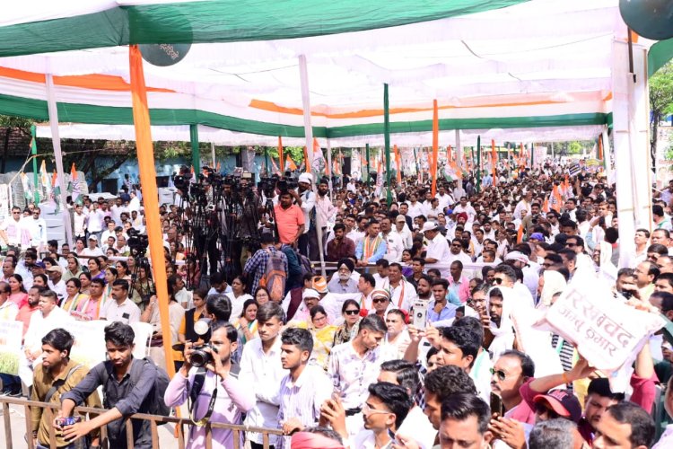 *कांग्रेसियों ने किया विधानसभा घेराव : हजारों की संख्या में भारत माता चौक में एकत्रित होकर किया प्रदर्शन*