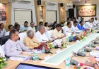 *मुख्यमंत्री ने बिलासपुर संभाग के पांच जिलों की संयुक्त समीक्षा बैठक में विकास कार्यों, राजस्व प्रकरणों, पेयजल, स्वास्थ्य एवं कृषि तैयारियों की समीक्षा, अधिकारियों को सख्त निर्देश, सीएम के जाने के बाद केंद्रीय राज्य मंत्री ने अधिकारियों को दिए निर्देश, बिजली की समस्या पर एक फिर नाराज हुए मंत्री*