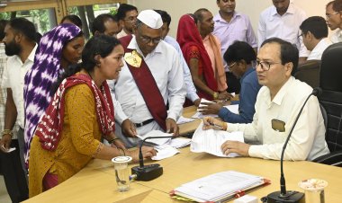 *कलेक्टर ने जनदर्शन में सुनी लोगों की समस्याएं, नहर सफाई, जलभराव, आवास सहित विभिन्न मामलों पर दिए कार्यवाही के निर्देश*  