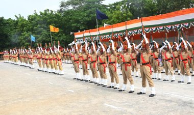 *स्वतंत्रता दिवस समारोह का अंतिम फुल ड्रेस रिहर्सल संपन्न  :  केंद्रीय राज्य मंत्री तोखन साहू करेंगे ध्वजारोहण, कलेक्टर-एसएसपी ने तैयारियों का लिया जायजा*