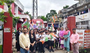 *“हर घर तिरंगा” रैली का भव्य आयोजन, डाक विभाग ने दिया देशभक्ति का संदेश*
