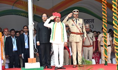 *गरिमामय माहौल में मनाया गया 80 वां स्वतंत्रता दिवस समारोह :  केंद्रीय राज्यमंत्री  तोखन साहू ने किया ध्वजारोहण, 13 प्लाटूनों ने किया भव्य परेड प्रदर्शन*