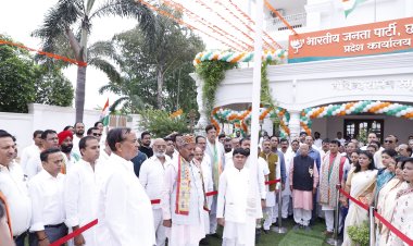 *80वें स्वतंत्रता दिवस पर प्रदेश भाजपा कार्यालय में  संगठन महामंत्री पवन साय ने किया ध्वजारोहण*