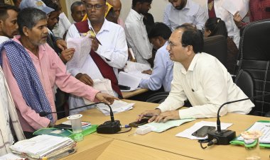 *कलेक्टर ने जनदर्शन में सुनी लोगों की समस्याएं, अधिकारियों को दिए त्वरित निराकरण के निर्देश* 