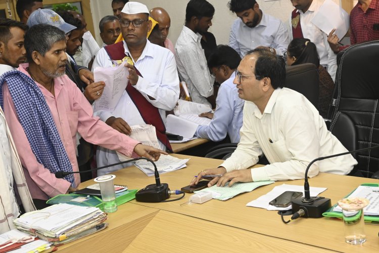 *कलेक्टर ने जनदर्शन में सुनी लोगों की समस्याएं, अधिकारियों को दिए त्वरित निराकरण के निर्देश* 
