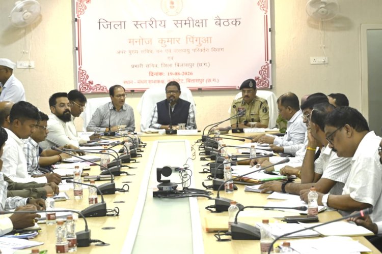 *प्रभारी सचिव ने विभागवार योजनाओं और कार्यक्रमों की प्रगति की समीक्षा  : बायोमेट्रिक अटेंडेंस और ई-ऑफिस का पालन सुनिश्चित करने के निर्देश*