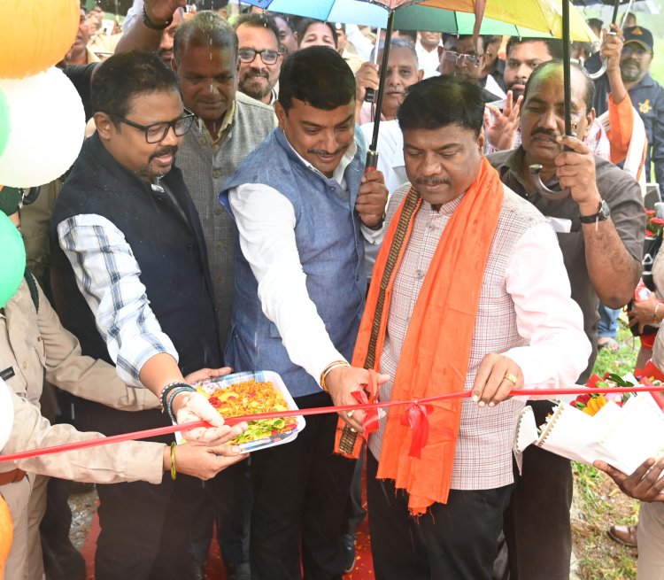 *वन मंत्री केदार कश्यप ने किया बिलासा ताल में वुडन ब्रिज का लोकार्पण , 24.38 लाख रुपये की लागत से तैयार हुआ आकर्षक वुडन ब्रिज*