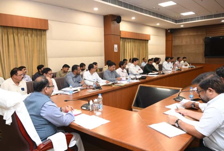 *उप मुख्यमंत्री अरूण साव ने की मुंगेली जिले के विभिन्न विभागों की समीक्षा: गुणवत्ता के साथ समय-सीमा में कार्यों को पूर्ण करने के दिए निर्देश, कहा लापरवाही और धीमा प्रगति पर होगी कार्रवाई*
