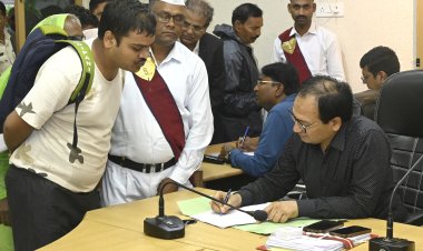 *कलेक्टर ने जनदर्शन में सुनी लोगों की समस्याएं, अधिकारियों को दिए त्वरित निराकरण के निर्देश*