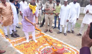*केंद्रीय जेल में कृष्ण जन्माष्टमी पर गूंजे भजन, बंदियों ने उत्साह से फोड़ी मटकी,विधायक अमर अग्रवाल ने बंदियों को दिया श्रीकृष्ण के आदर्शों पर चलने का संदेश*