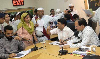 *कलेक्टर-एसएसपी ने जनदर्शन में सुनी लोगों की समस्याएं : स्कूल भवन, लंबित भुगतान, निराश्रित पेंशन से जुड़ी समस्याएं लेकर जन दर्शन में पहुंचे लोग, संबंधित अधिकारियों को आवश्यक कार्यवाही करने दिए निर्देश*