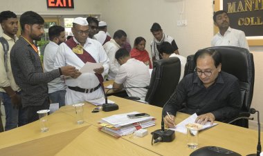 *कलेक्टर ने जनदर्शन में सुनी लोगों की समस्याएं, संबंधित अधिकारियों को आवश्यक कार्यवाही करने दिए निर्देश*