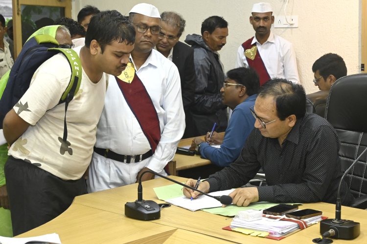 *कलेक्टर ने जनदर्शन में सुनी लोगों की समस्याएं, अधिकारियों को दिए त्वरित निराकरण के निर्देश*