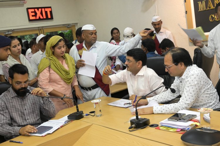 *कलेक्टर-एसएसपी ने जनदर्शन में सुनी लोगों की समस्याएं : स्कूल भवन, लंबित भुगतान, निराश्रित पेंशन से जुड़ी समस्याएं लेकर जन दर्शन में पहुंचे लोग, संबंधित अधिकारियों को आवश्यक कार्यवाही करने दिए निर्देश*