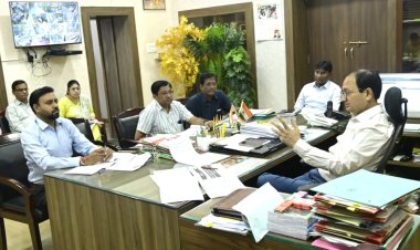 *मुख्यमंत्री के निर्देश पर कलेक्टर ने ली आकस्मिक बैठक: तूफान से फसल क्षति का युद्ध स्तर पर होगा सर्वे, किसानों को दिलाई जाएगी राहत,सर्वे टीमों की संख्या बढ़ाने के निर्देश*