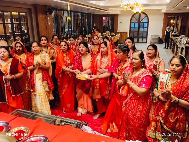 *सर्वविप्र महिला समाज द्वाराकुमकुमार्चन पूजा, कन्या भोज एवं गरबा का किया गया आयोजन* नवरात्रि के प्रथम दिन मां शैलपुत्री की कि गई आराधना