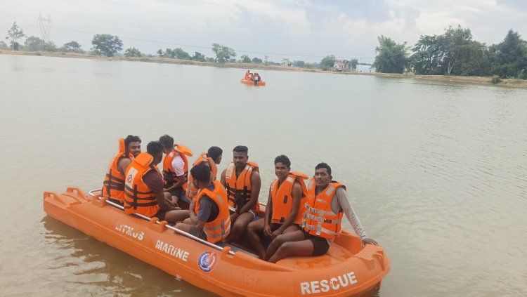 *बाढ़ आपदा से निपटने तैयार हो रही जल मित्रों की टीम, 57 लोगों को विशेष प्रशिक्षण, डूबते लोगों को बचाने से लेकर मोटर बोट संचालन तक सिखाए जा रहे बचाव के गुर*
